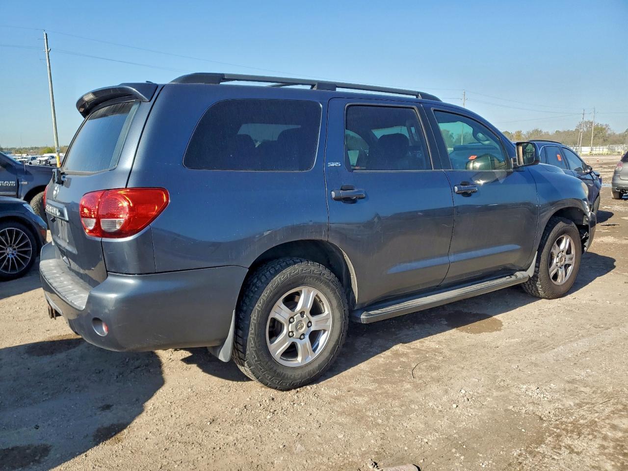 2010 Toyota Sequoia Sr5 - Image 3