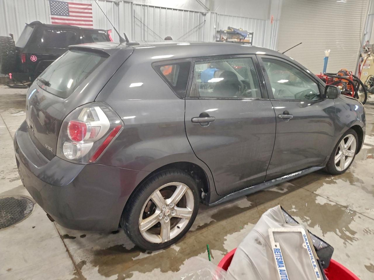 2010 Pontiac Vibe - Image 3
