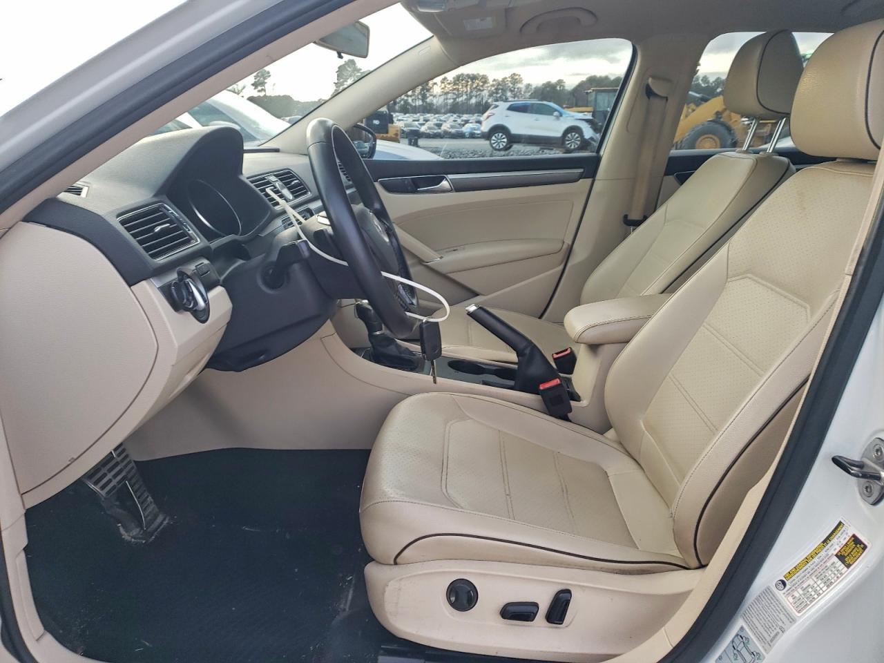 2017 Volkswagen Passat R-Line - Фото 7