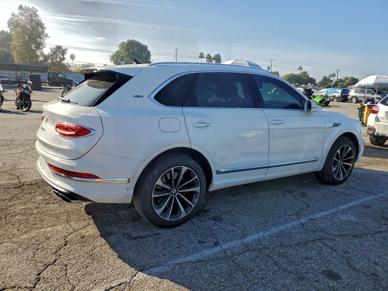 2022 Bently Bentayga - Image 3
