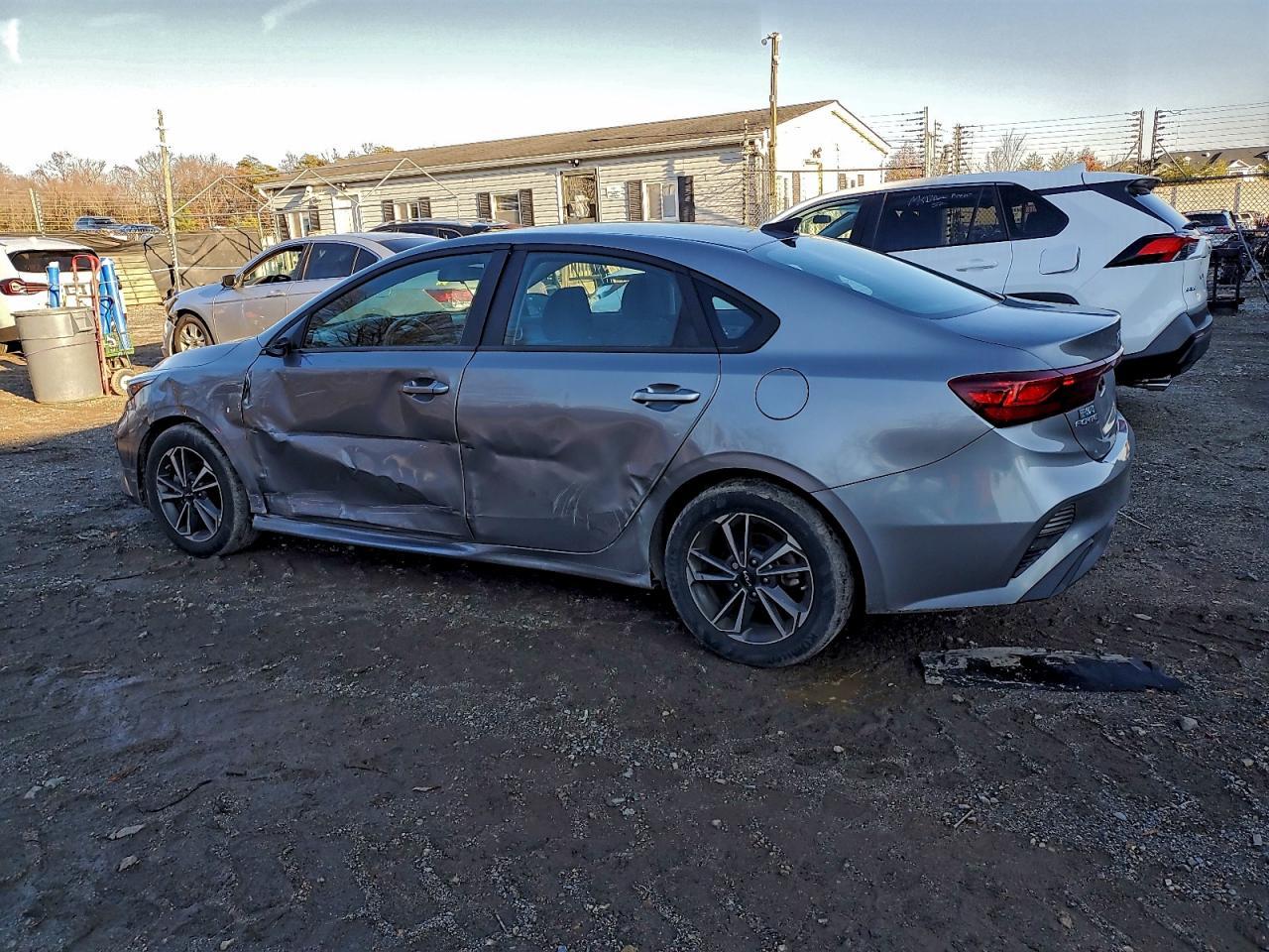 2023 Kia Forte Lxs - Image 2