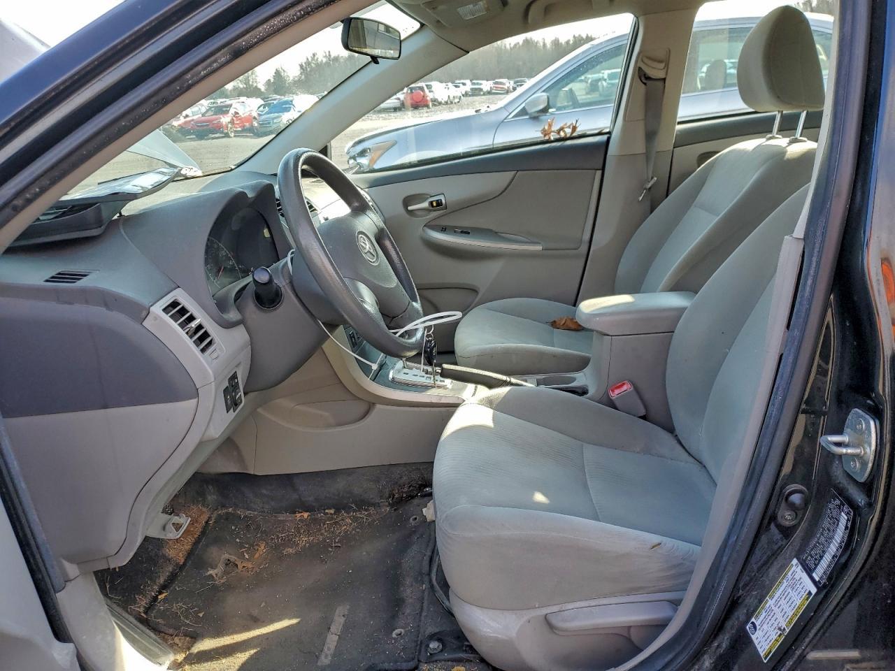 2010 Toyota Corolla Base - Фото 7