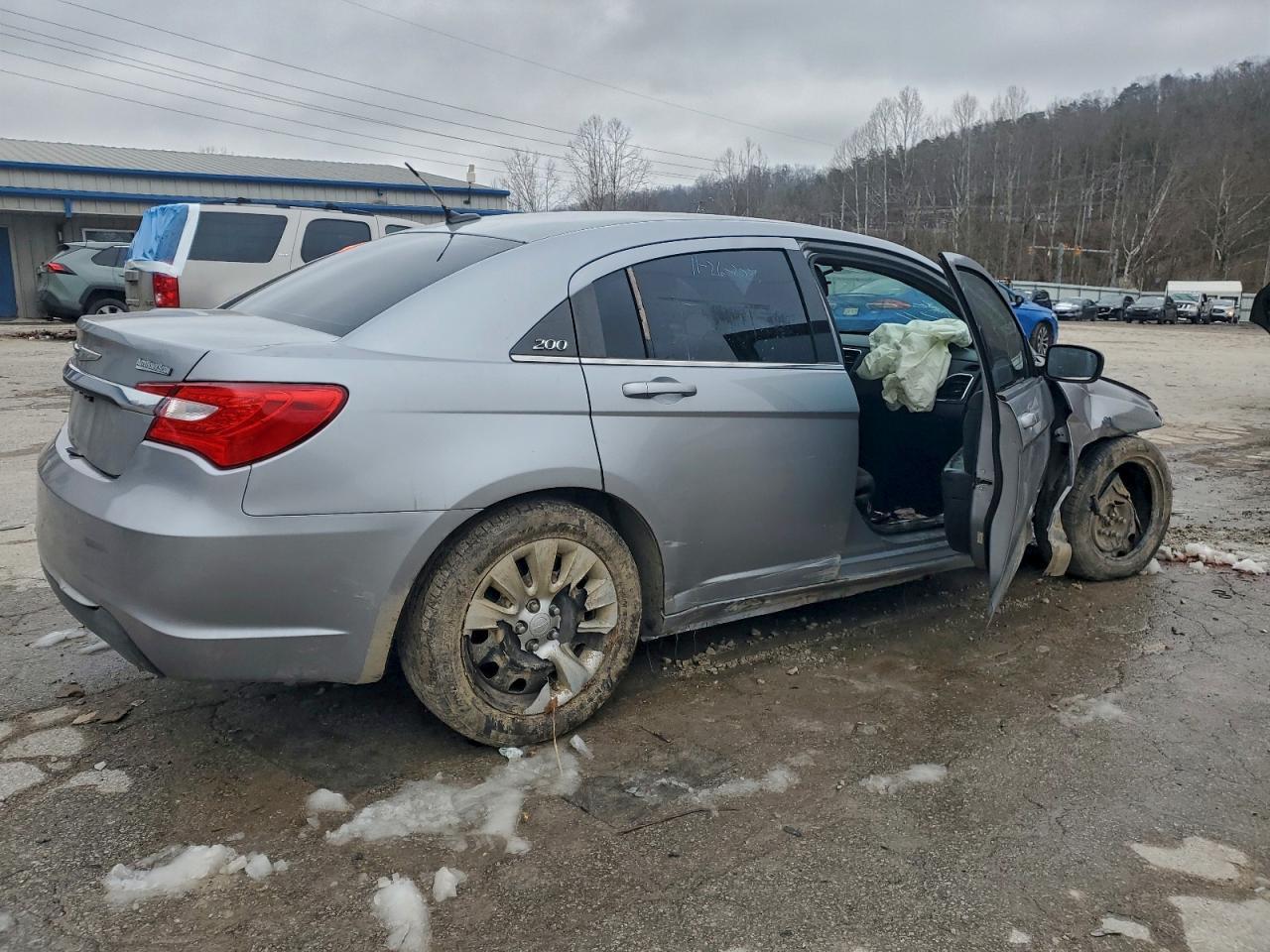 2014 Chrysler 200 Lx - Image 3