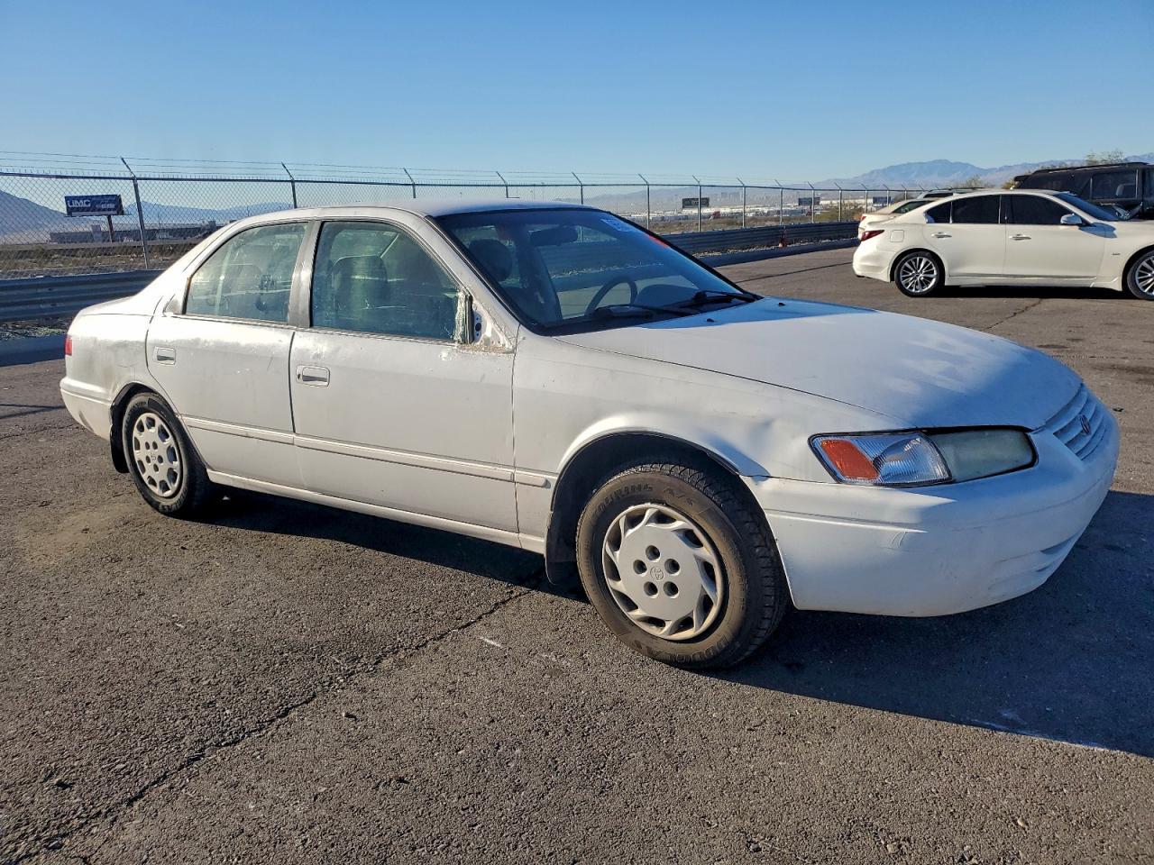 1998 Toyota Camry Le - Фото 4