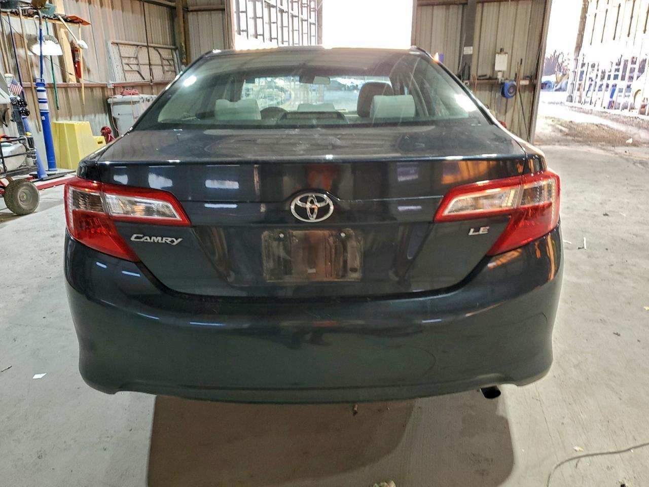 2014 Toyota Camry L - Фото 6