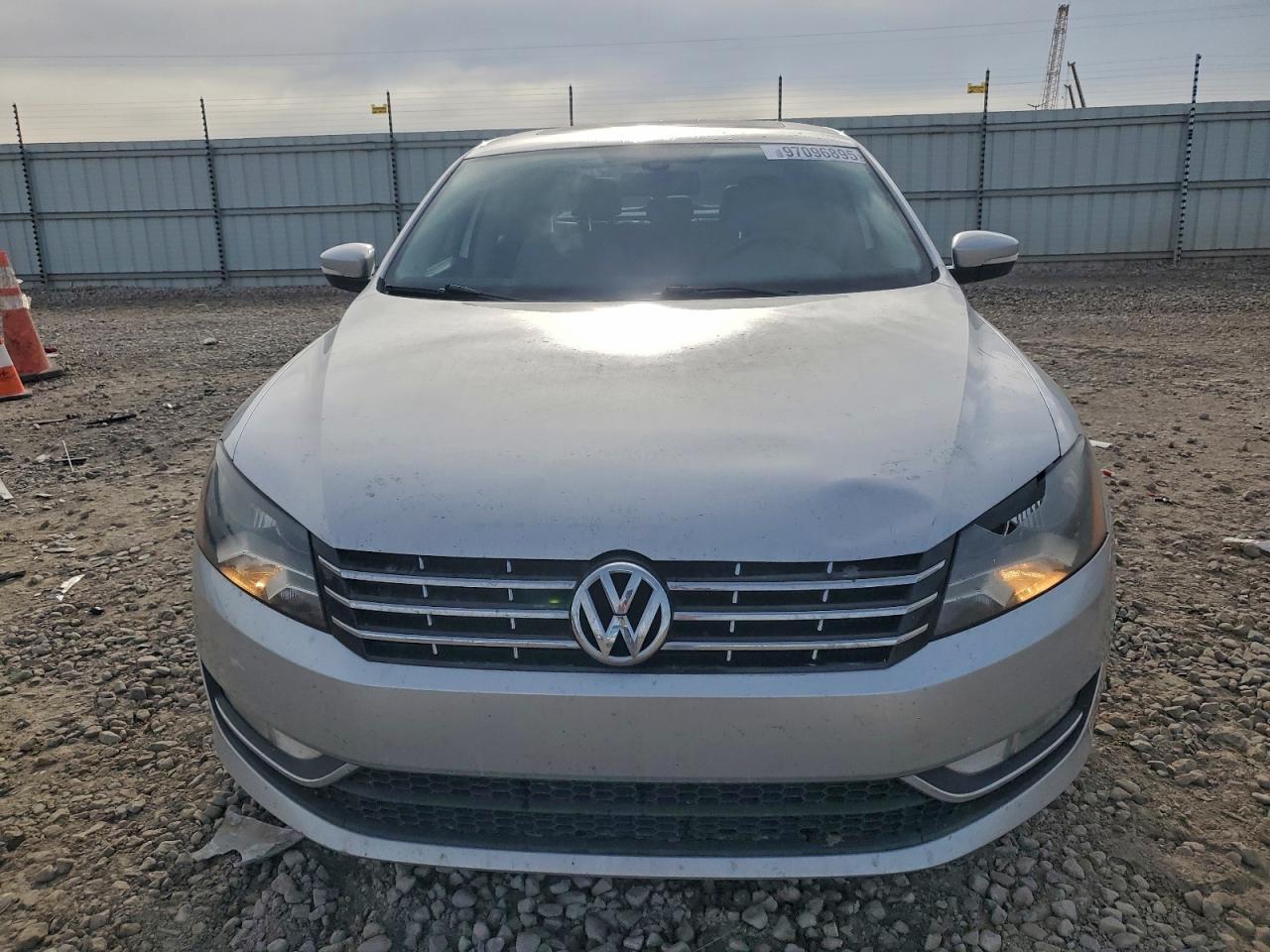 2013 Volkswagen Passat Se - Image 5