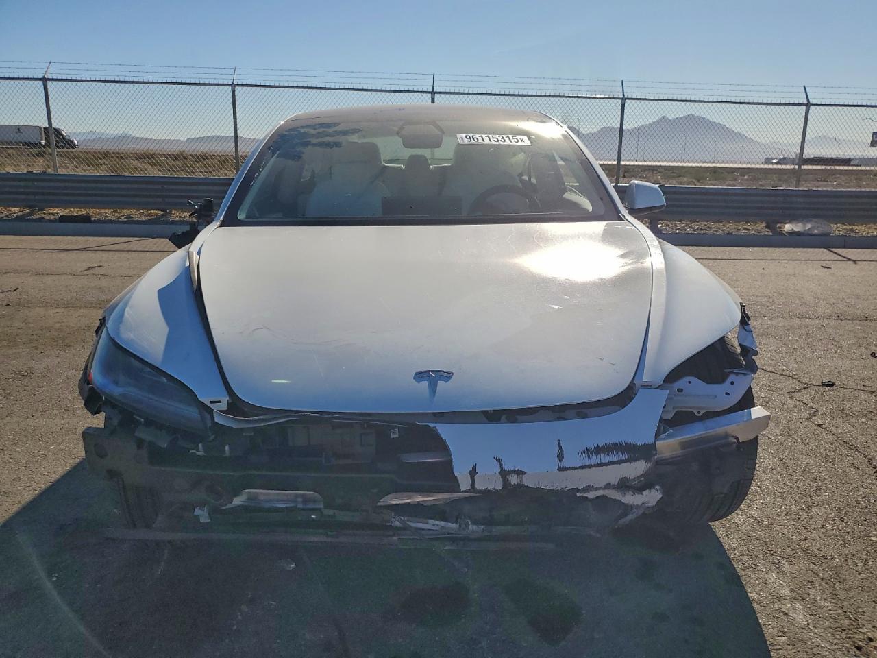 2025 Tesla Model 3 - Фото 5