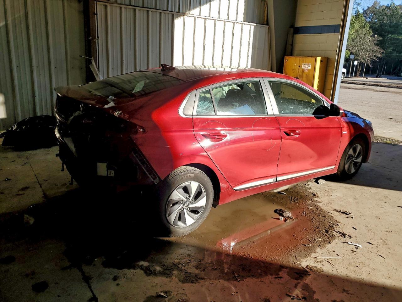 2019 Hyundai Ioniq Sel - Image 3