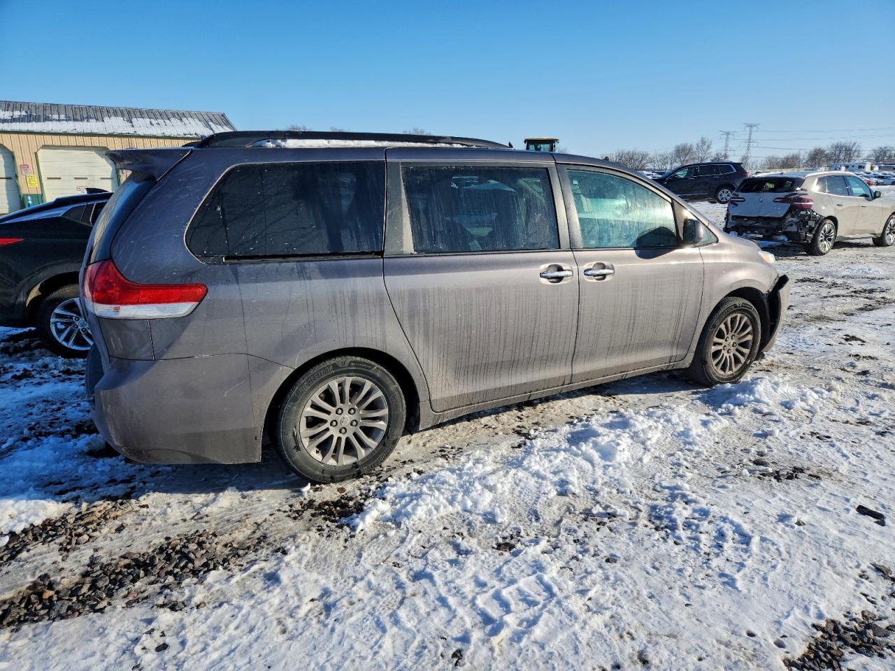 2011 Toyota Sienna Xle - Фото 3