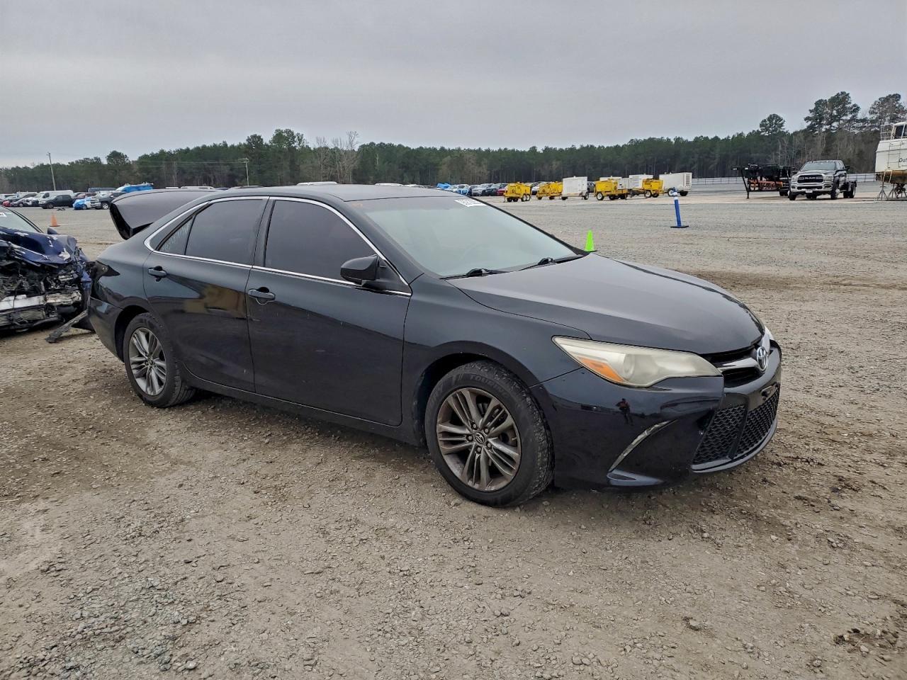 2015 Toyota Camry Le - Фото 4