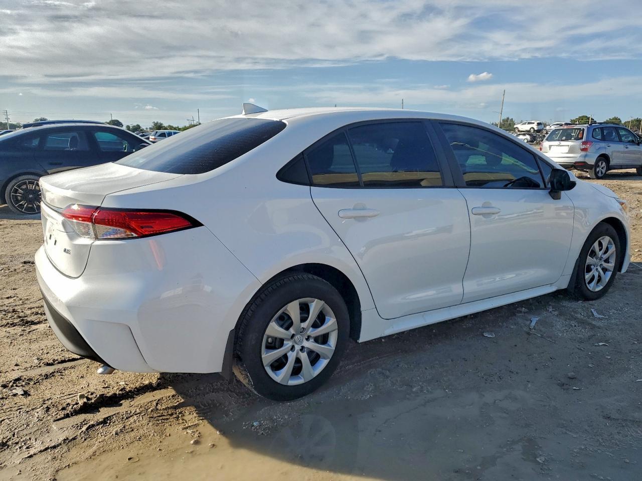 2025 Toyota Corolla Le - Фото 3
