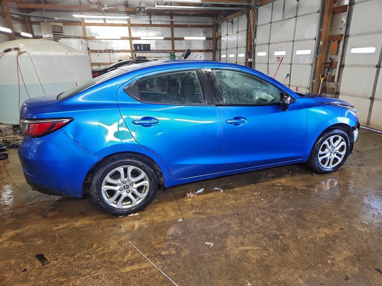 2017 Toyota Yaris Ia Base - Фото 3