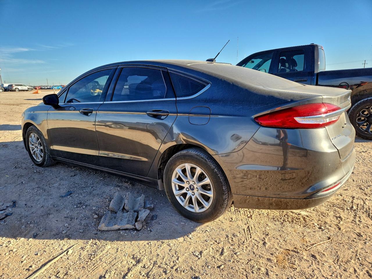 2018 Ford Fusion S - Фото 2