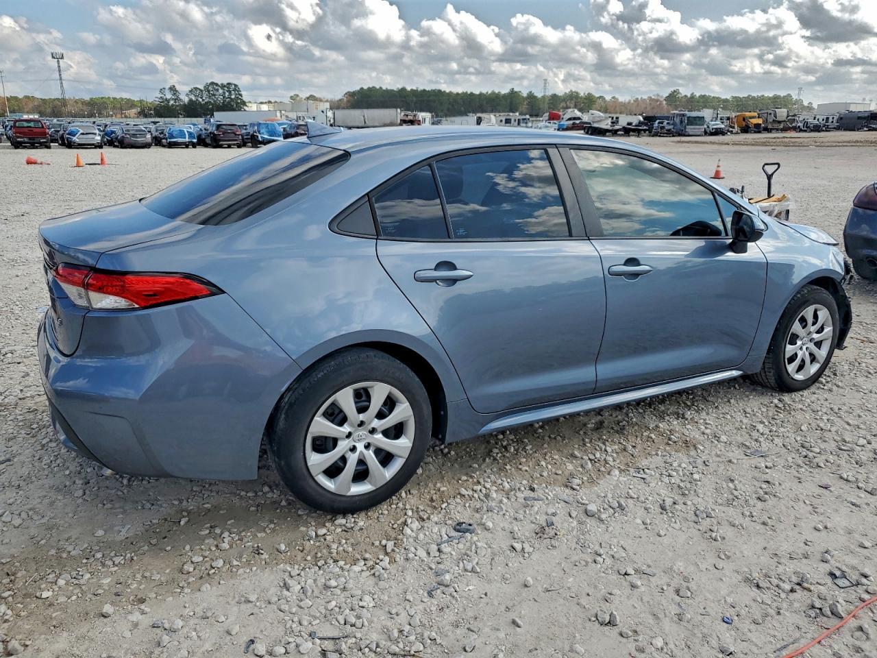 2022 Toyota Corolla Le - Image 3