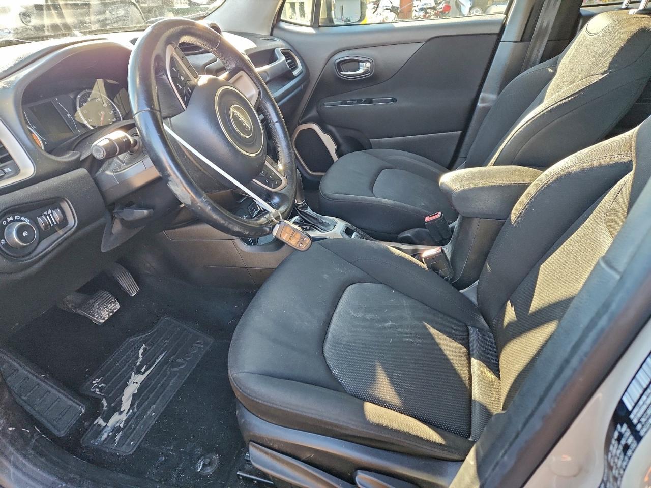 2016 Jeep Renegade Latitude - Image 7