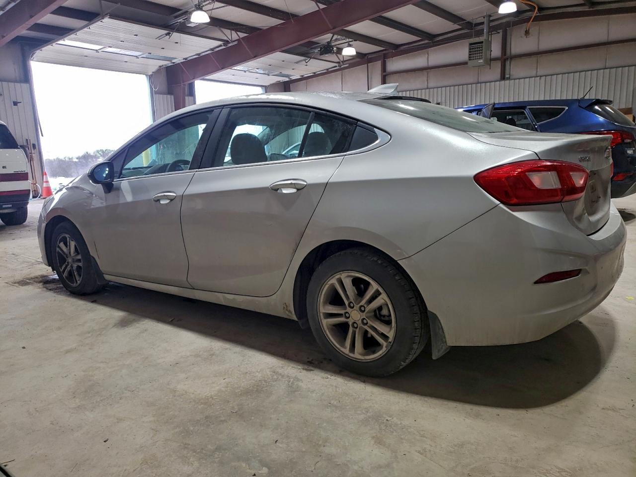 2016 Chevrolet Cruze Lt - Фото 2