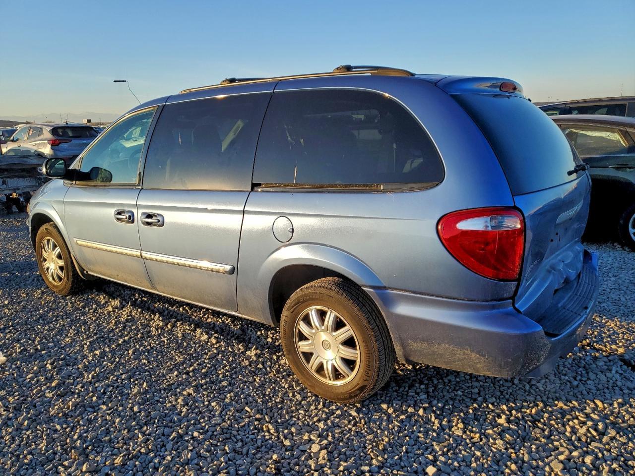 2007 Chrysler Town & Country Touring - Фото 2