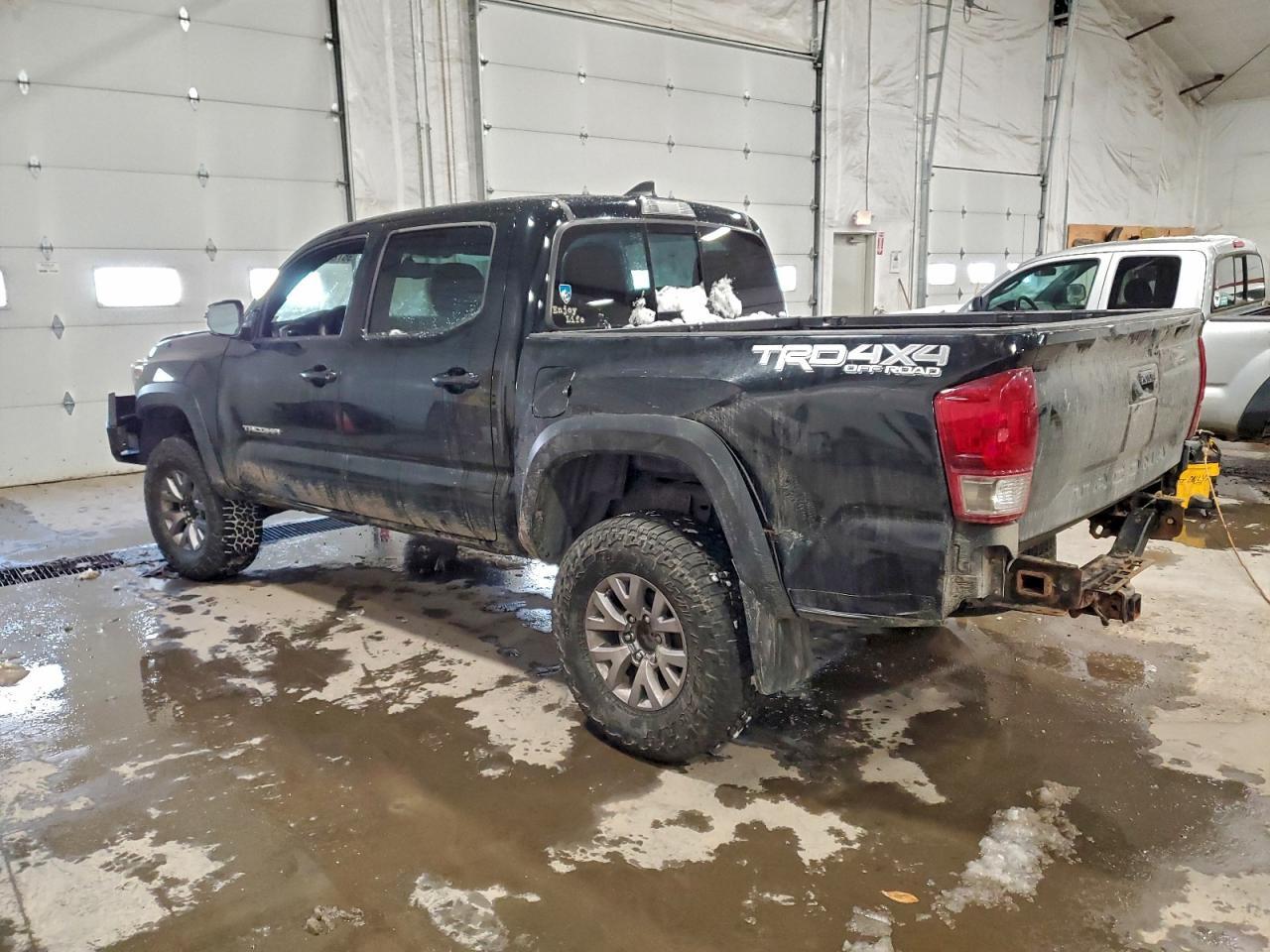 2017 Toyota Tacoma Double Cab - Фото 2