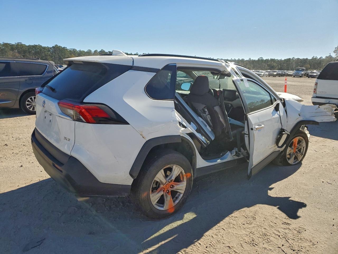 2021 Toyota Rav4 Xle - Фото 3