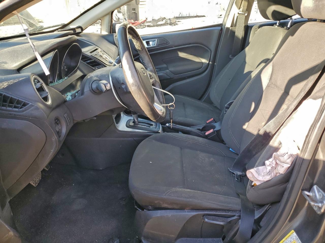 2015 Ford Fiesta Se - Фото 7