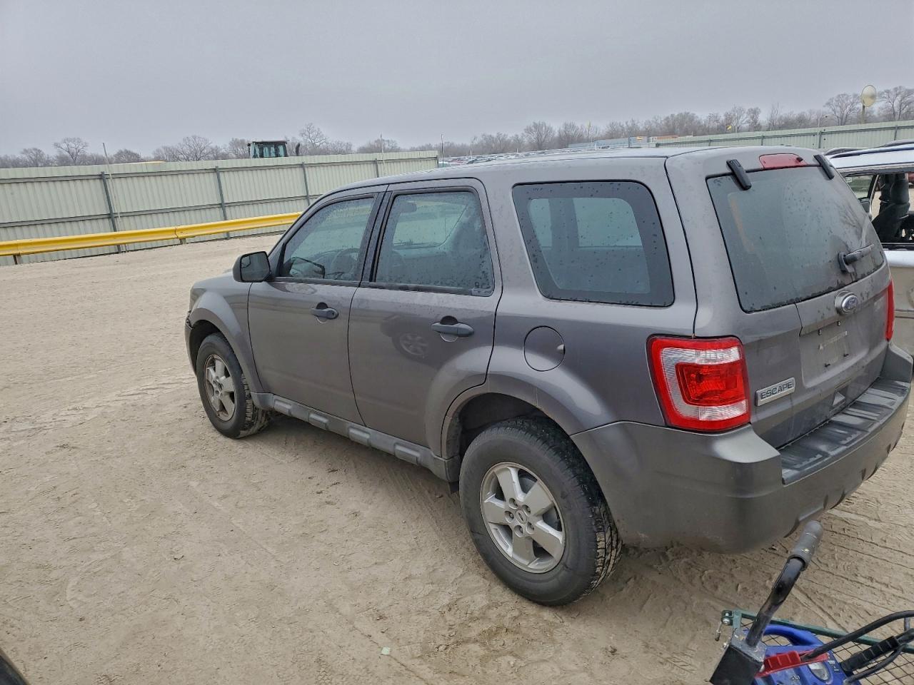 2011 Ford Escape Xls - Фото 2