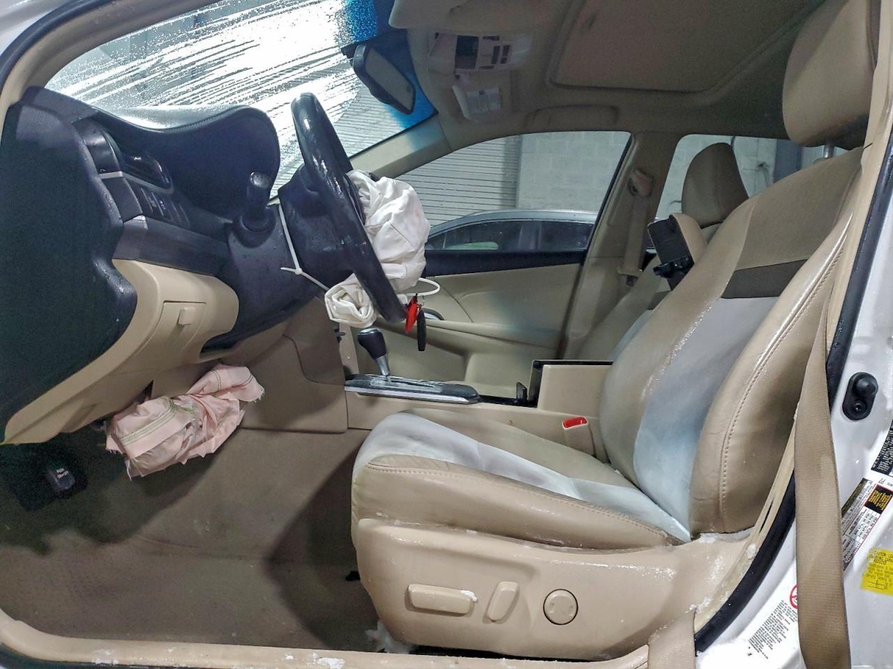 2014 Toyota Camry Hybrid - Image 7