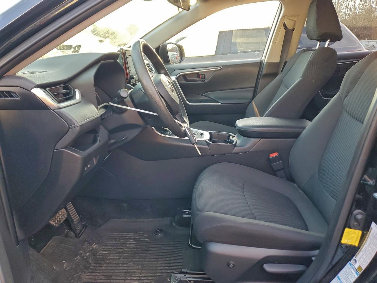 2021 Toyota Rav4 Le - Image 7