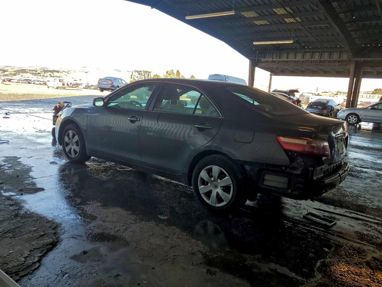 2009 Toyota Camry - Фото 2