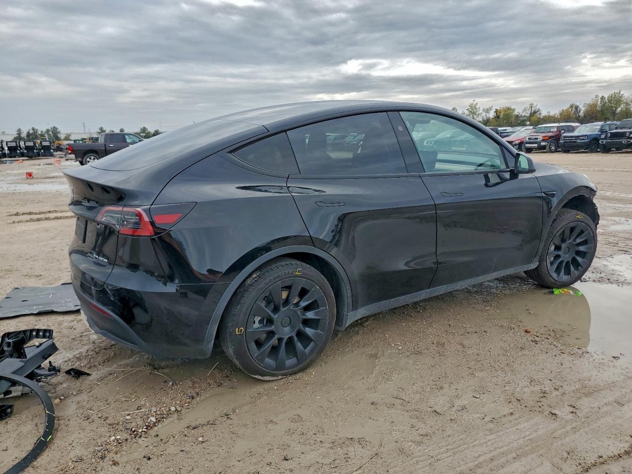 2023 Tesla Model Y - Фото 3