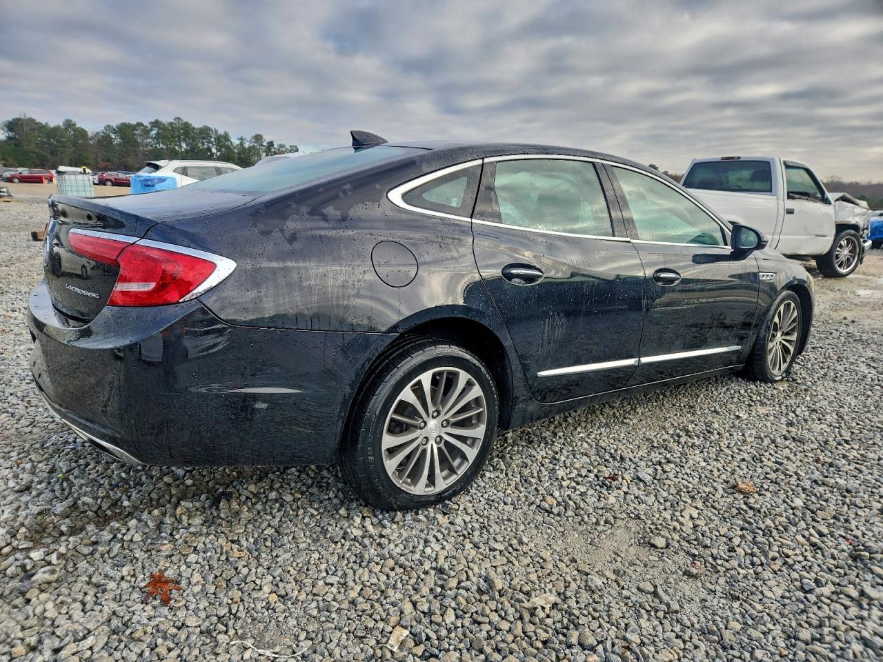 2017 Buick Lacrosse Essence - Image 3