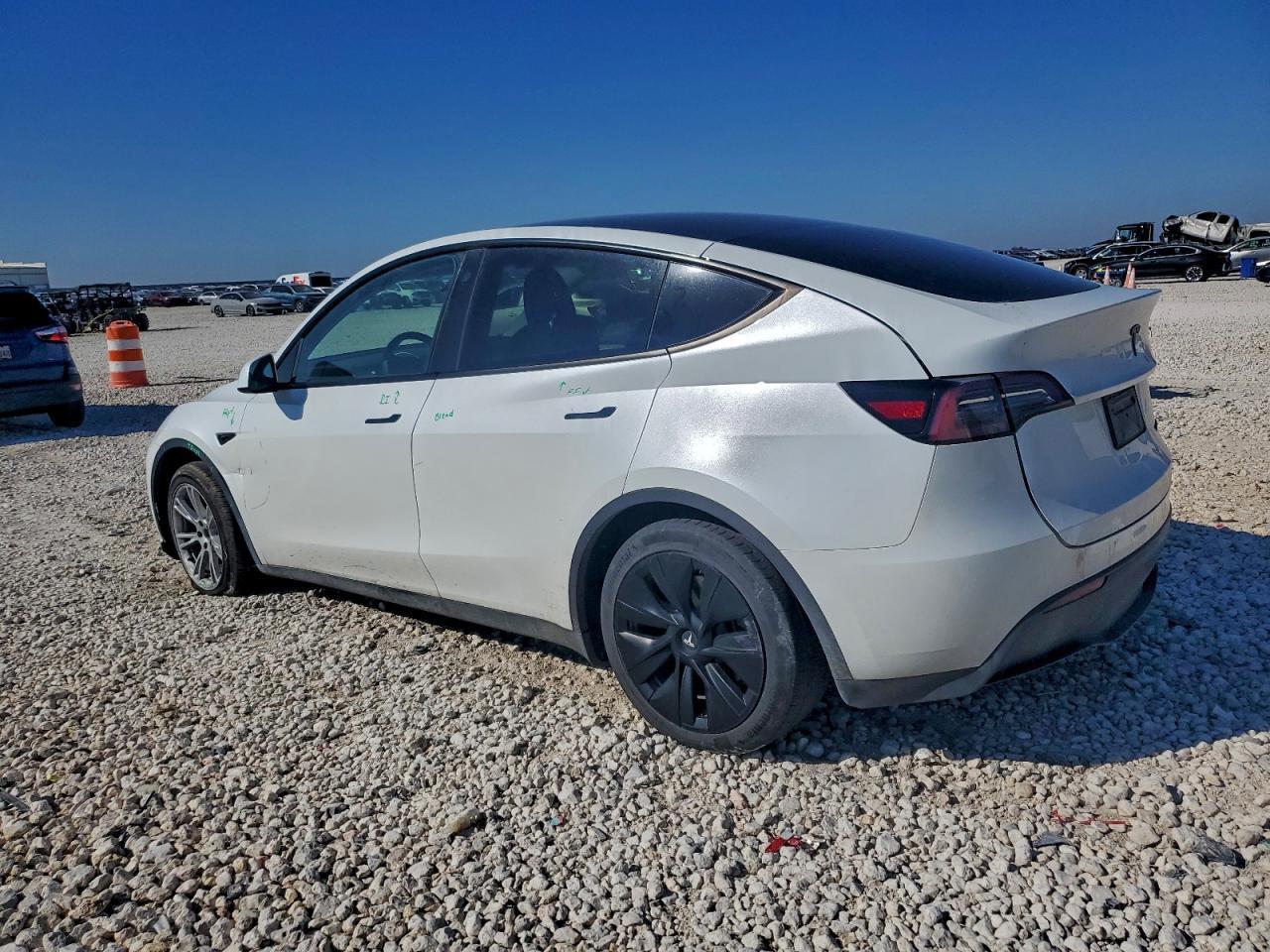 2023 Tesla Model Y - Фото 2