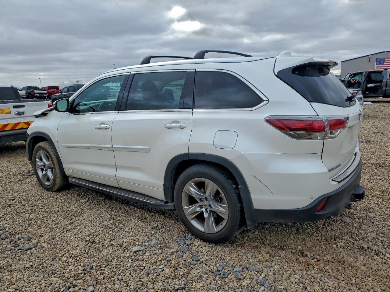 2015 Toyota Highlander Limited - Image 2