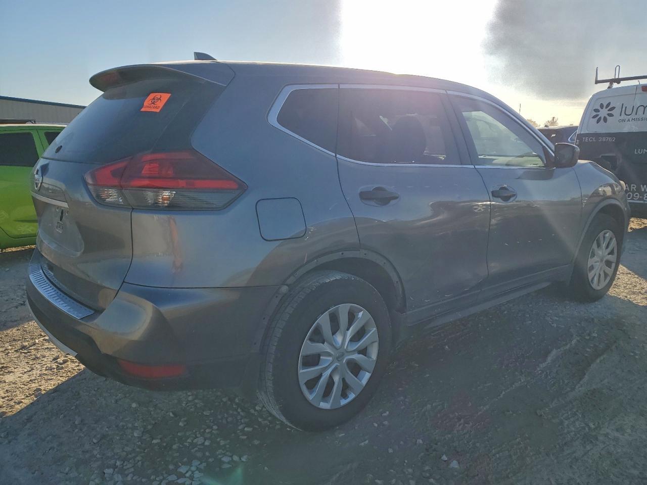 2017 Nissan Rogue S - Фото 3