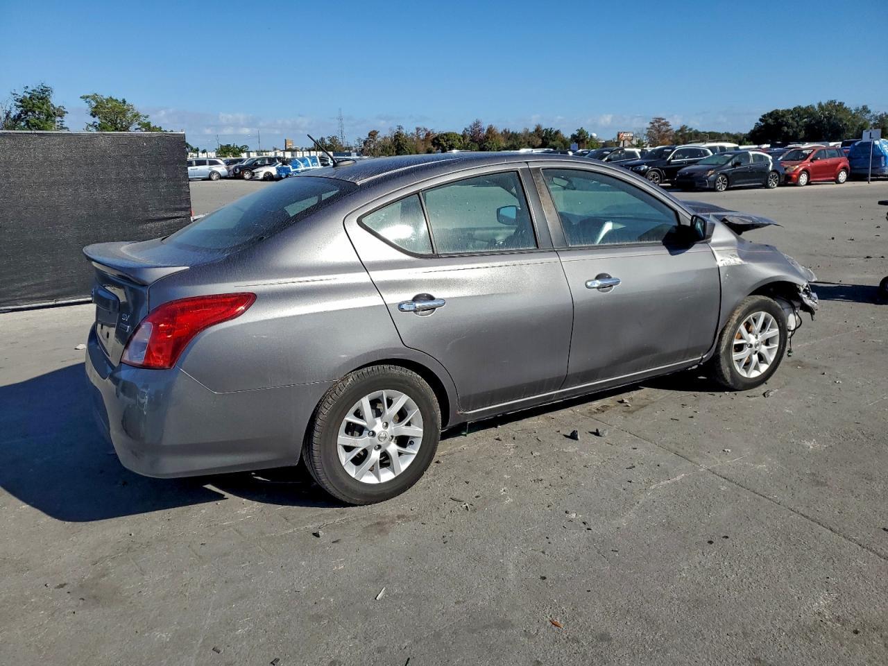 2018 Nissan Versa S - Фото 3