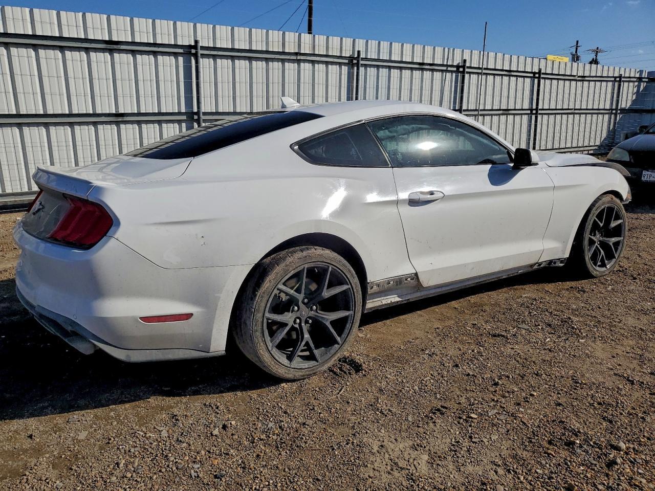 2020 Ford Mustang - Фото 3