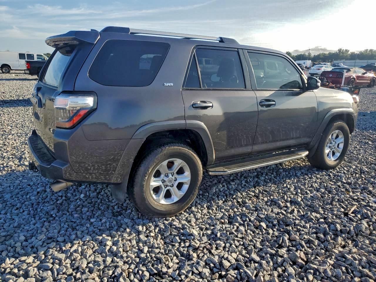 2019 Toyota 4Runner Sr5 - Image 3
