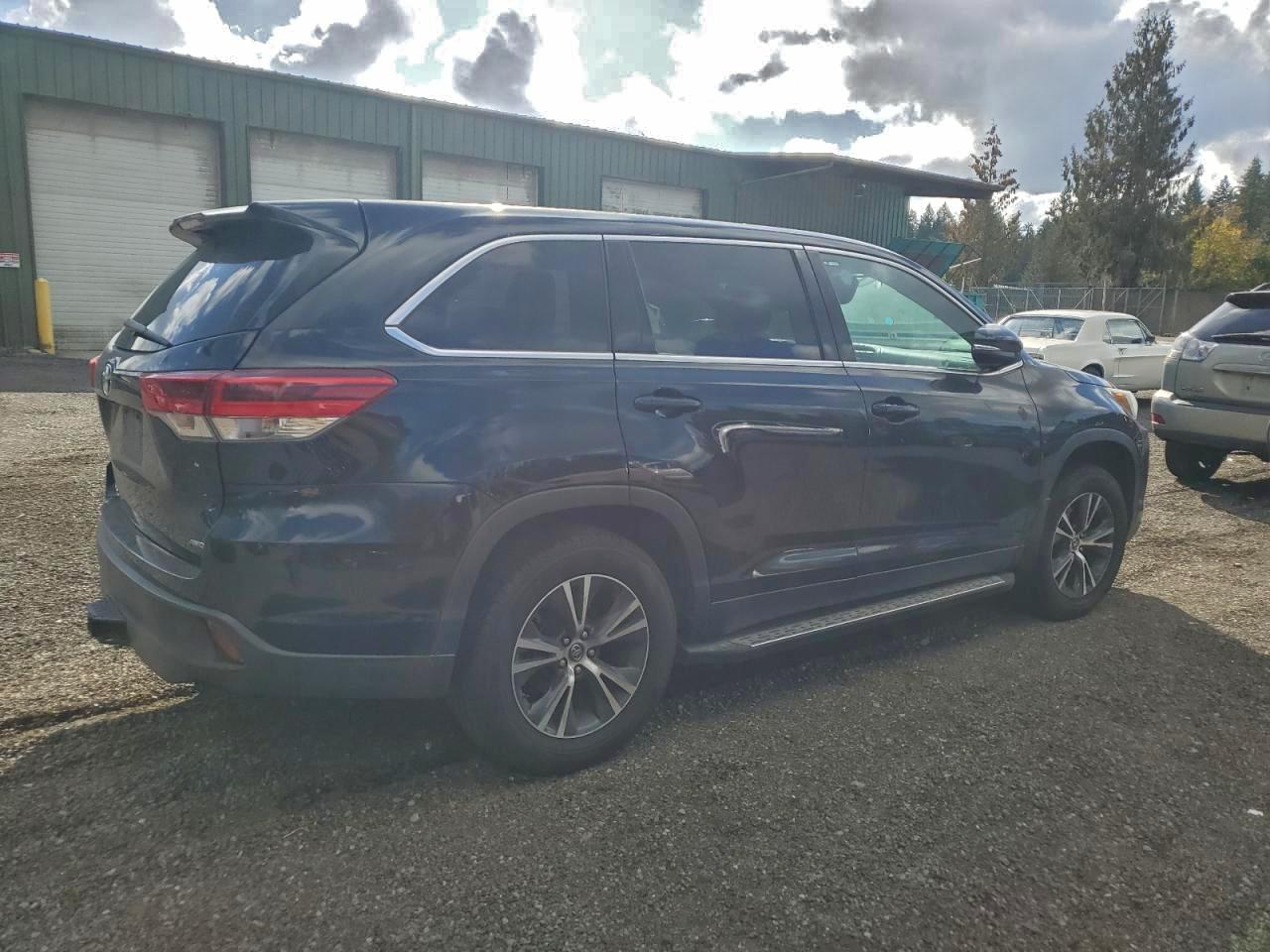 2019 Toyota Highlander Le - Фото 3