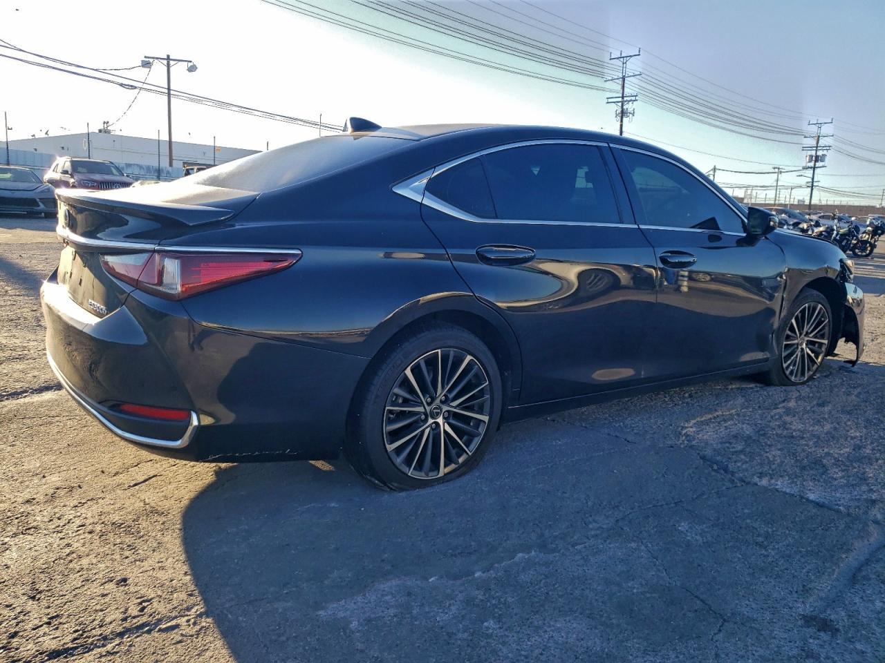 2024 Lexus Es300H - Image 3