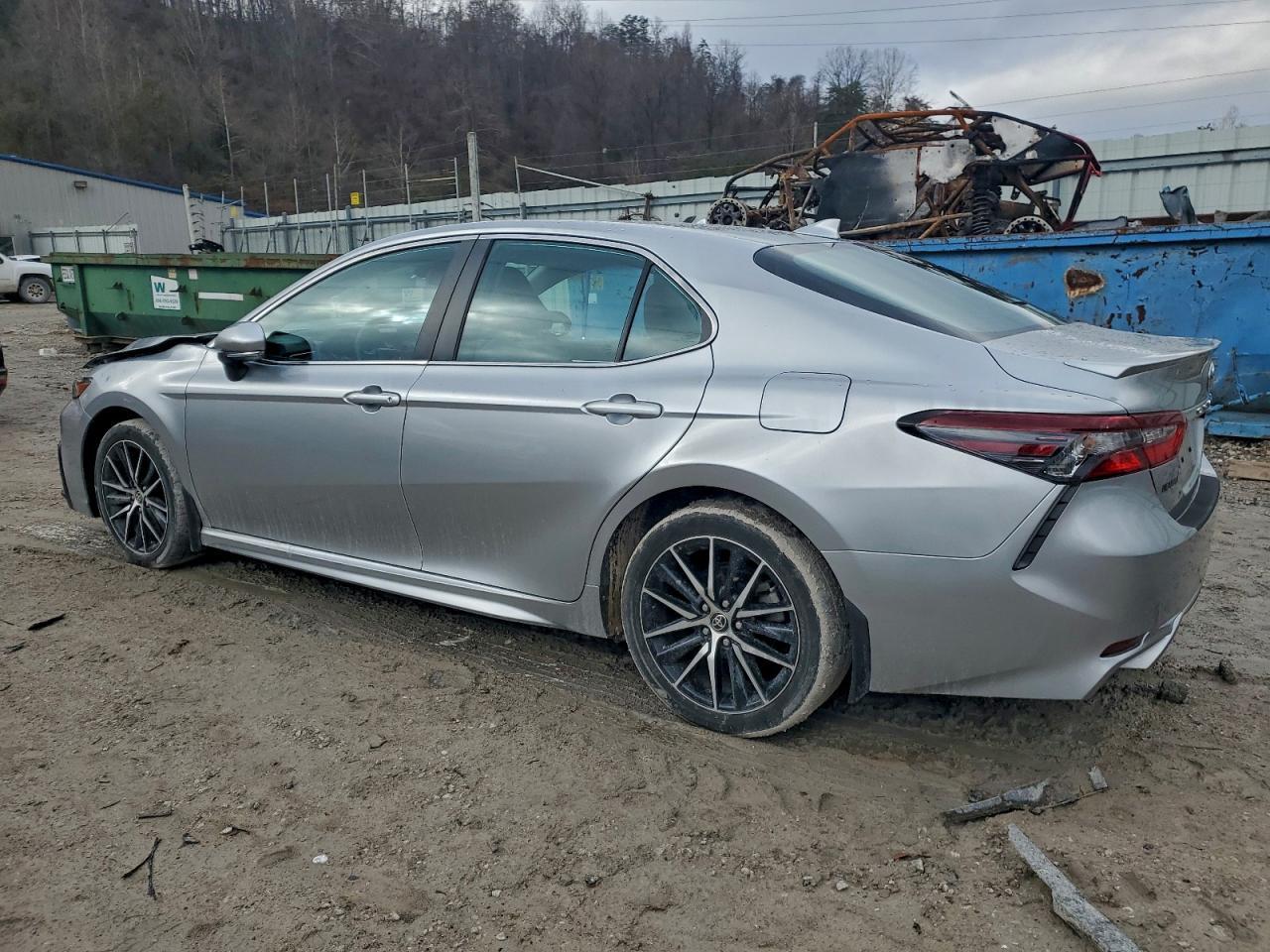 2022 Toyota Camry Se - Фото 2