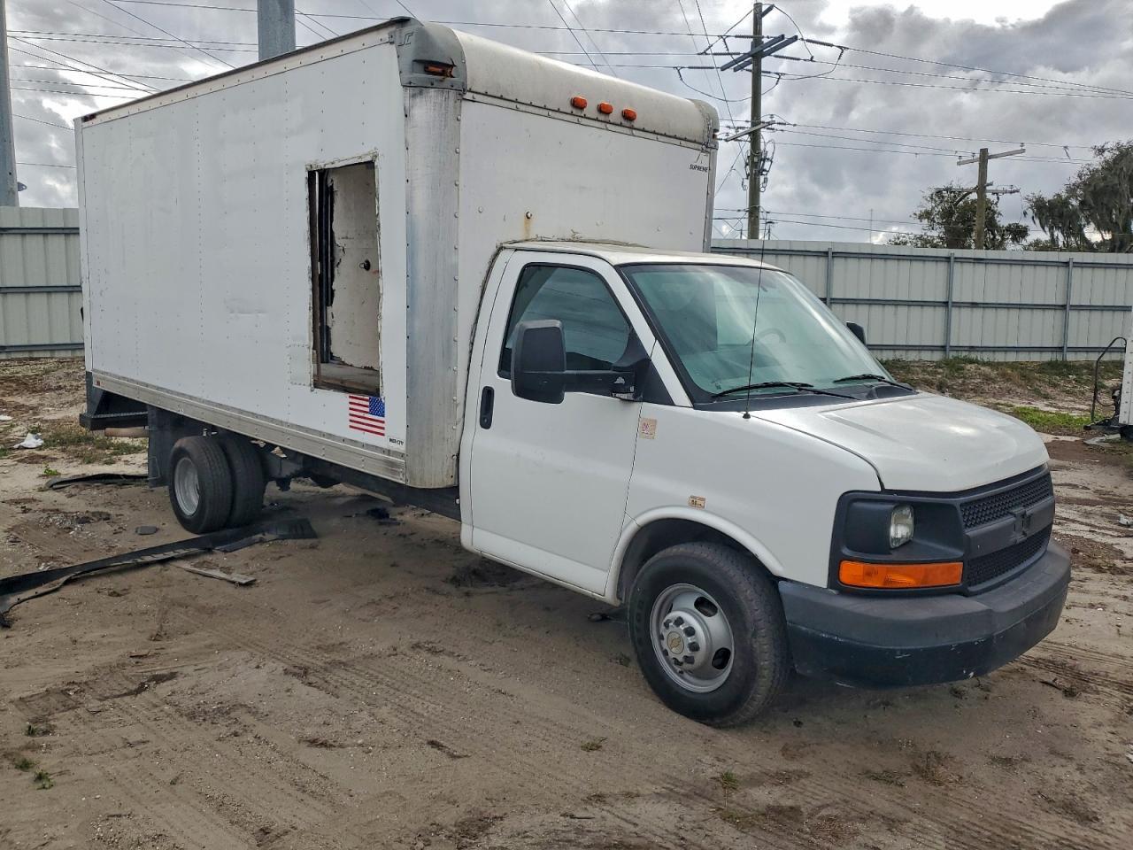 2015 Chevrolet Express Box Truck - Фото 4