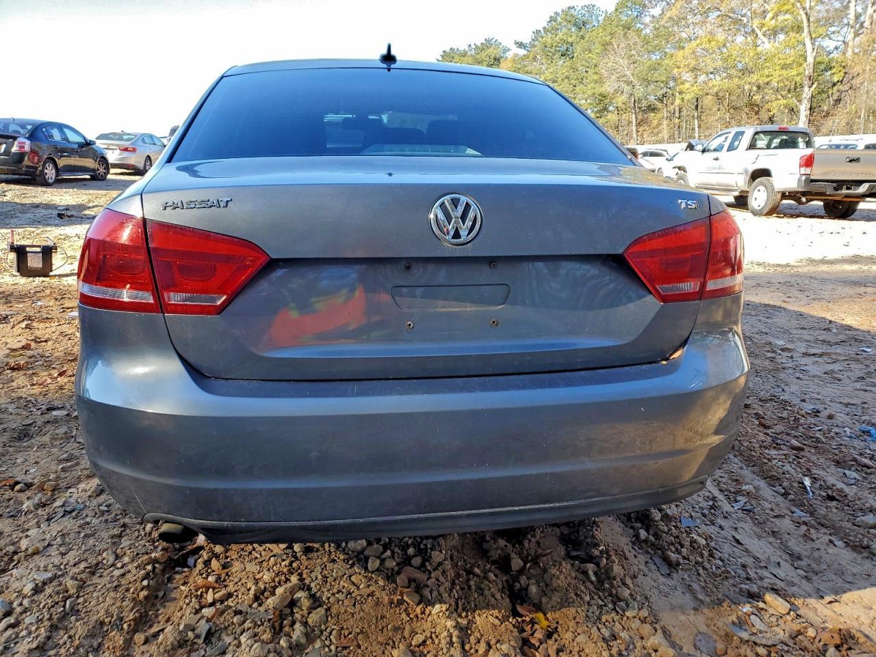 2014 Volkswagen Passat S - Image 6