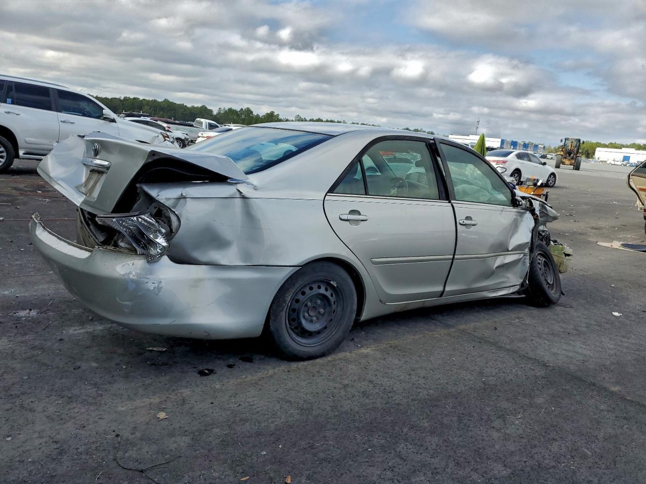 2004 Toyota Camry Le - Фото 3