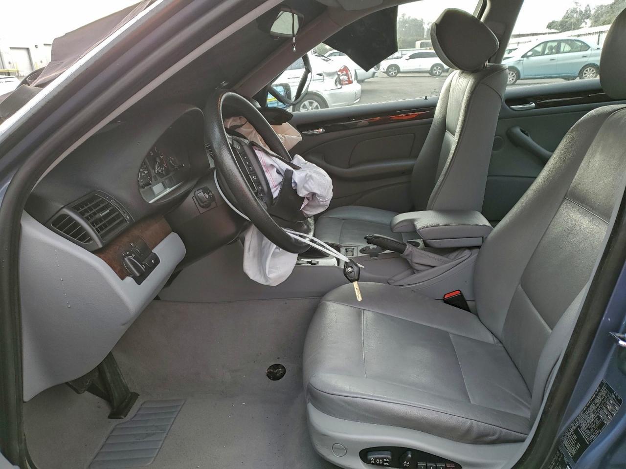 2002 BMW 325 Xi - Image 7