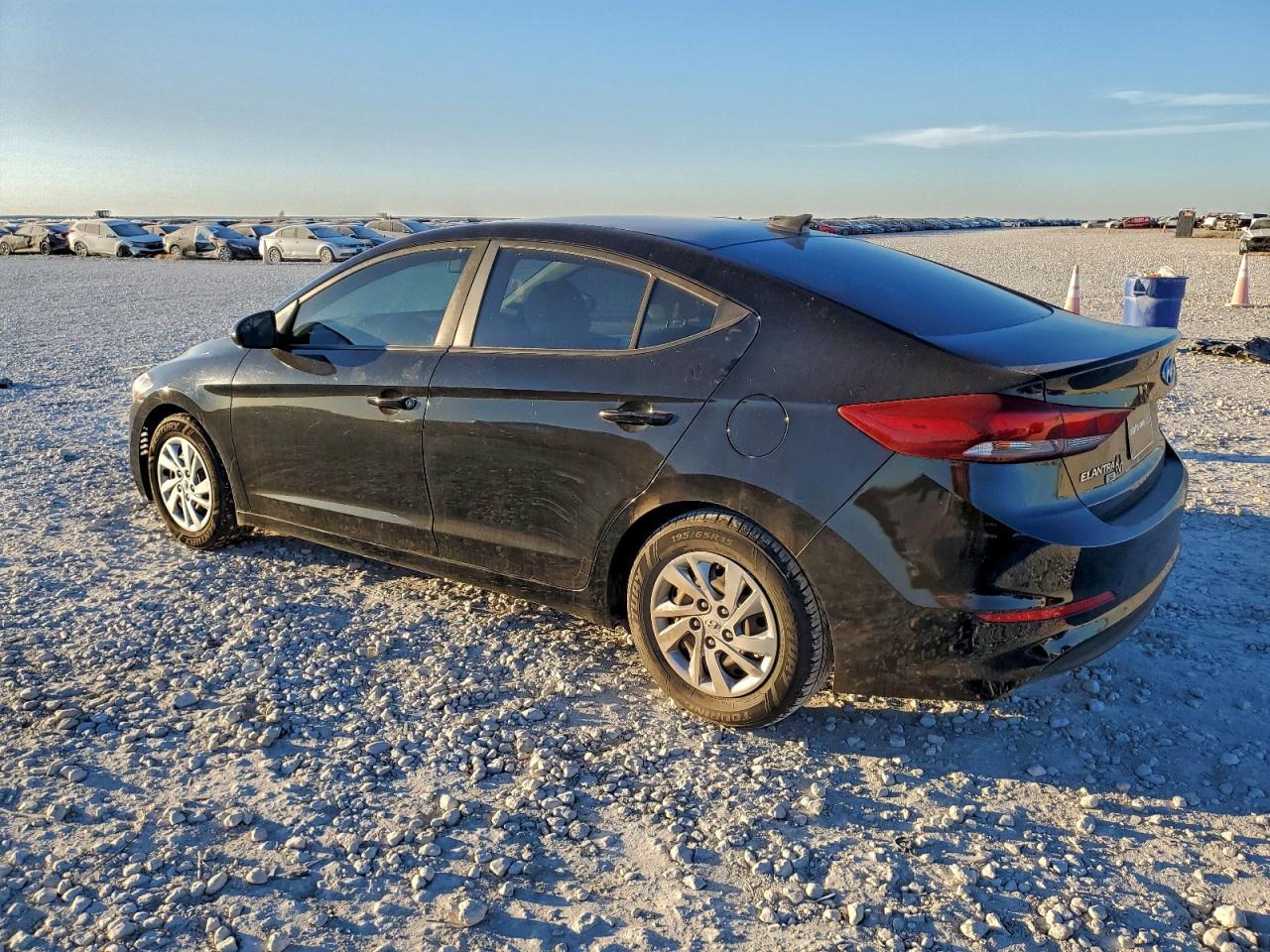 2017 Hyundai Elantra Se - Image 2