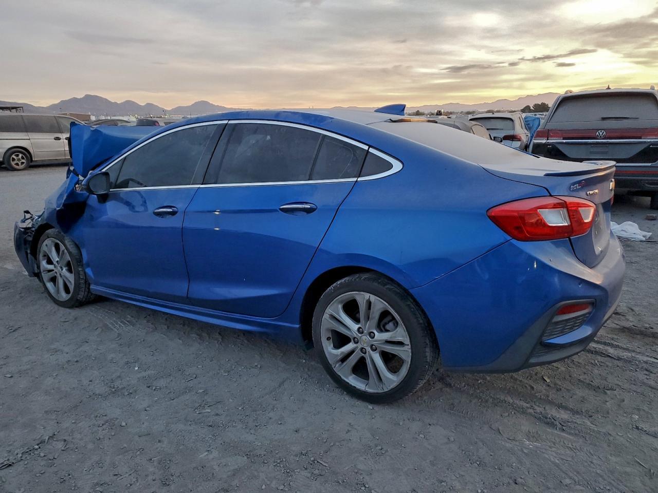 2017 Chevrolet Cruze Premier - Фото 2