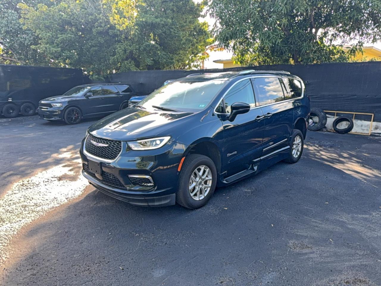 2021 Chrysler Pacifica Touring L - Фото 2