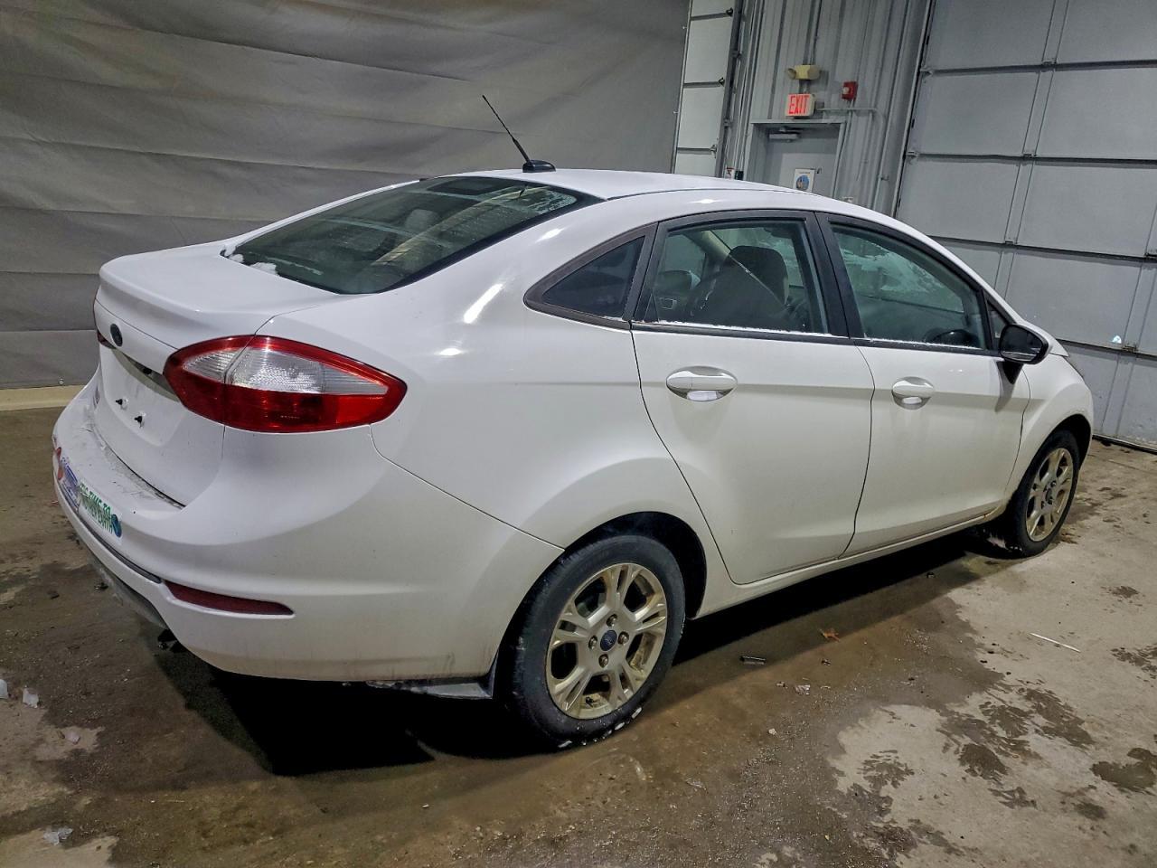 2015 Ford Fiesta Se - Фото 3