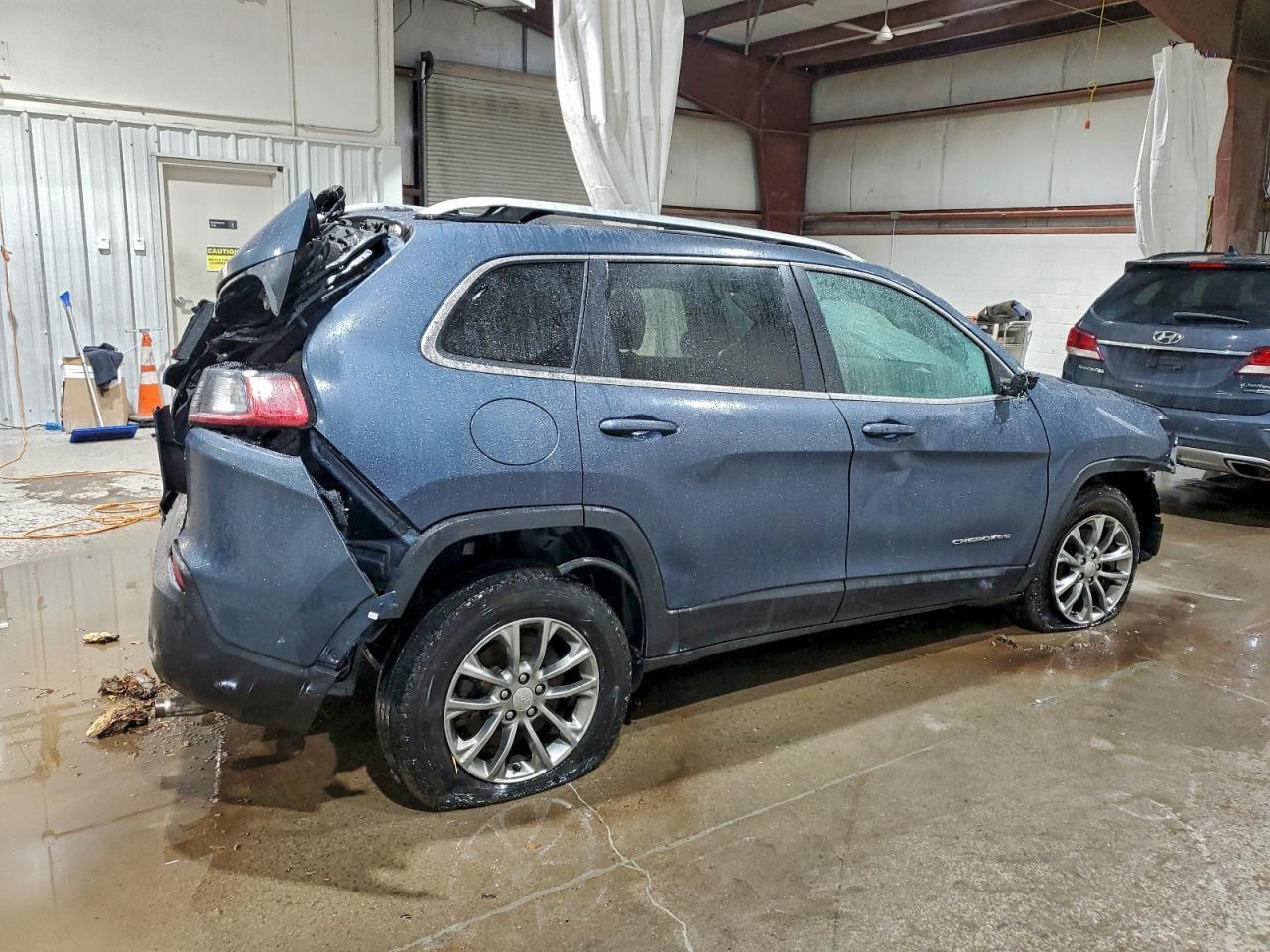 2019 Jeep Cherokee Latitude Plus - Image 3