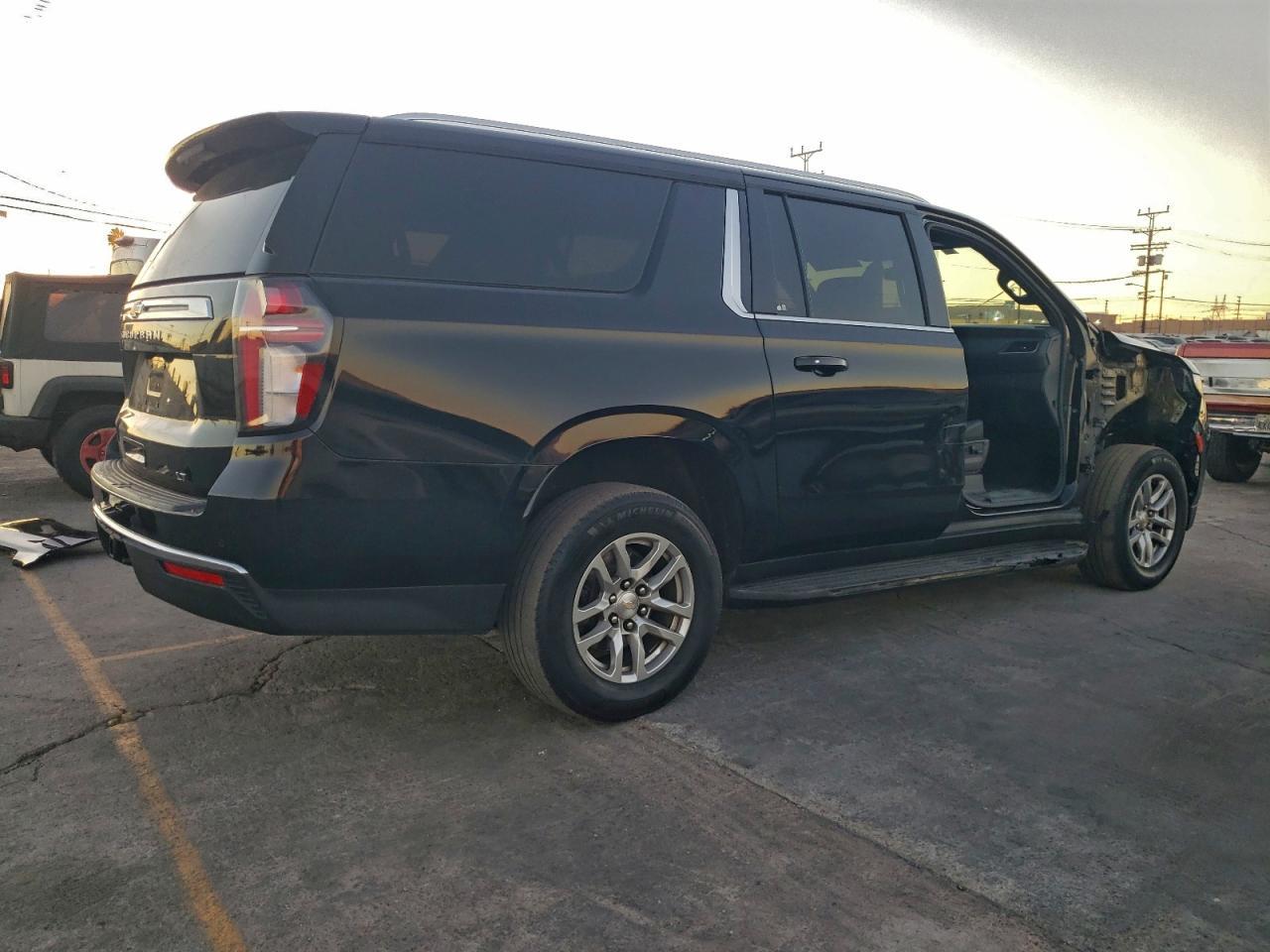 2021 Chevrolet Suburban C1500 Lt - Фото 3