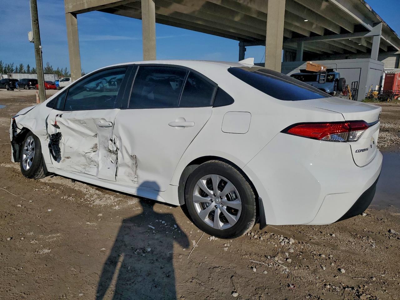 2025 Toyota Corolla Le - Фото 2